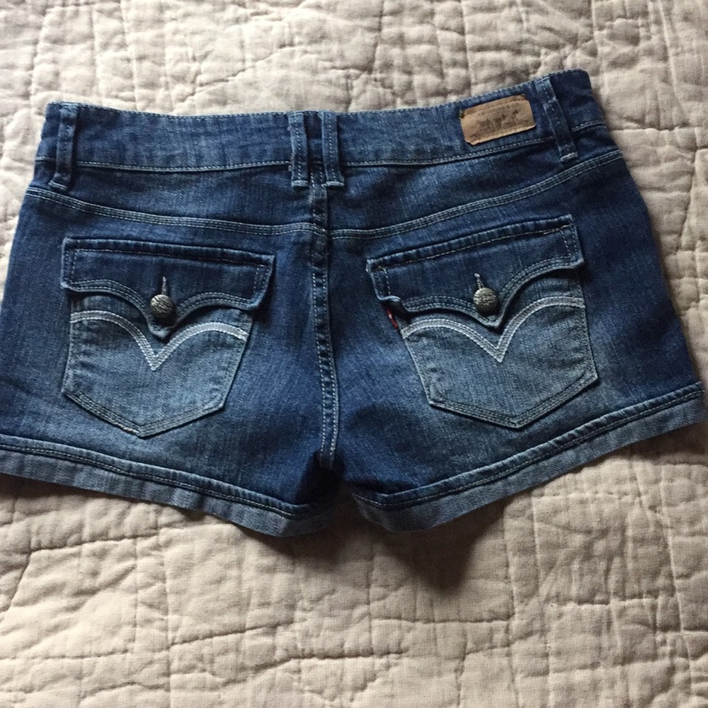 Juniors Levi’s jean shorts size 9